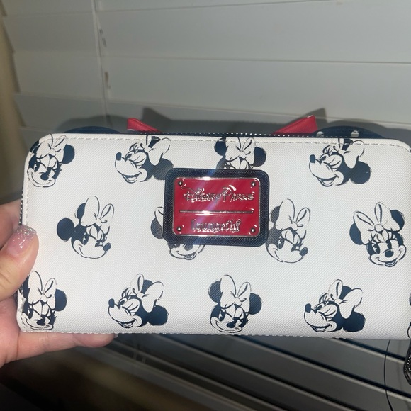 Disney Parks Minnie Mouse Bow Loungefly Wallet Brand new, no tag - Picture 2 of 3